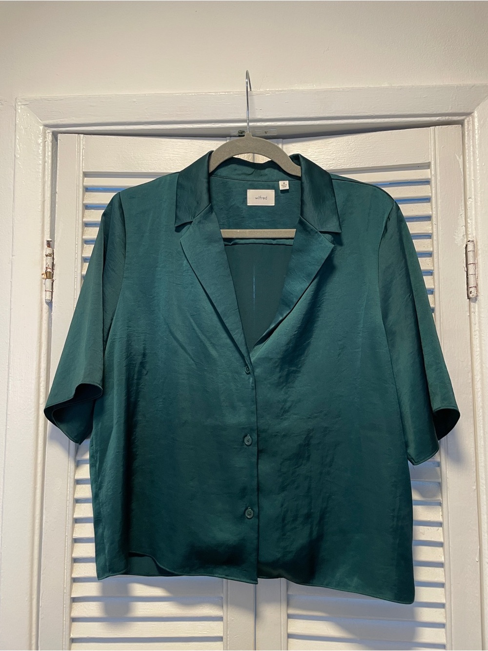 Aritzia Wilfred  green Satin ‘besi’ Short-Sleeve Button-Front Shirt